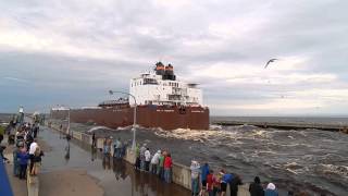 Giant ship going under the Lift Bridge in Duluth MN Paul R Tregurtha [upl. by Lashond]