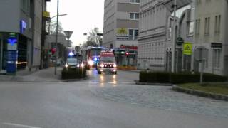 Einsatzfahrt 1 Löschzug der Freiwilligen Feuerwehr der Stadt Traun Österreich [upl. by Nnaesor480]